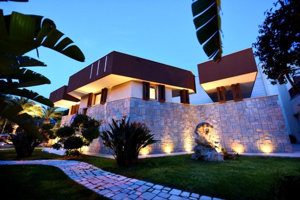 Colonna Rooms & Apartment Trani Exterior photo